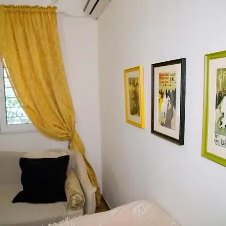 Aroura Homes Garden House 2br 2ba Free Parking Villa *