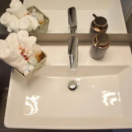 Aroura Homes Garden House 2br 2ba Free Parking Villa